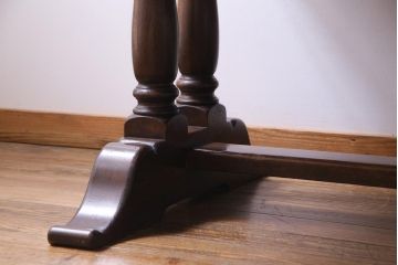 アンティーク家具　イギリス製　オーク無垢材　クラシカルな空間にも合うアンティーク調の6人掛けダイニングテーブル