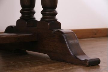 アンティーク家具　イギリス製　オーク無垢材　クラシカルな空間にも合うアンティーク調の6人掛けダイニングテーブル