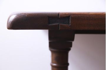 アンティーク家具　イギリス製　オーク無垢材　クラシカルな空間にも合うアンティーク調の6人掛けダイニングテーブル