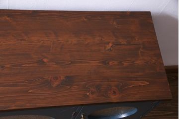 ペイント家具　ダイヤガラス入り　丸窓がおしゃれな鉄脚リビングボード(収納棚、テレビボード)