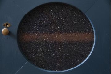 ペイント家具　ダイヤガラス入り　丸窓がおしゃれな鉄脚リビングボード(収納棚、テレビボード)