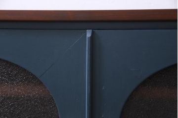 ペイント家具　ダイヤガラス入り　丸窓がおしゃれな鉄脚リビングボード(収納棚、テレビボード)