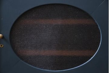 ペイント家具　ダイヤガラス入り　丸窓がおしゃれな鉄脚リビングボード(収納棚、テレビボード)