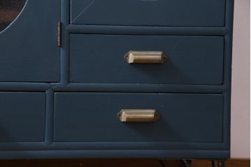 ペイント家具　ダイヤガラス入り　丸窓がおしゃれな鉄脚リビングボード(収納棚、テレビボード)