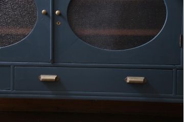 ペイント家具　ダイヤガラス入り　丸窓がおしゃれな鉄脚リビングボード(収納棚、テレビボード)