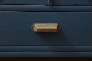 ペイント家具　ダイヤガラス入り　丸窓がおしゃれな鉄脚リビングボード(収納棚、テレビボード)