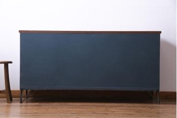 ペイント家具　ダイヤガラス入り　丸窓がおしゃれな鉄脚リビングボード(収納棚、テレビボード)