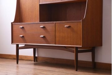 G-PLAN(ジープラン)　Brasilia(ブラジリア)　北欧家具　チーク材　美しいフォルムのサイドボード(サイドキャビネット)(2)