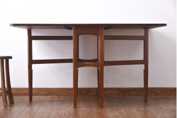 ヴィンテージ家具　北欧ビンテージ　チーク材　おしゃれで便利なバタフライテーブル(エクステンションテーブル、カフェテーブル)