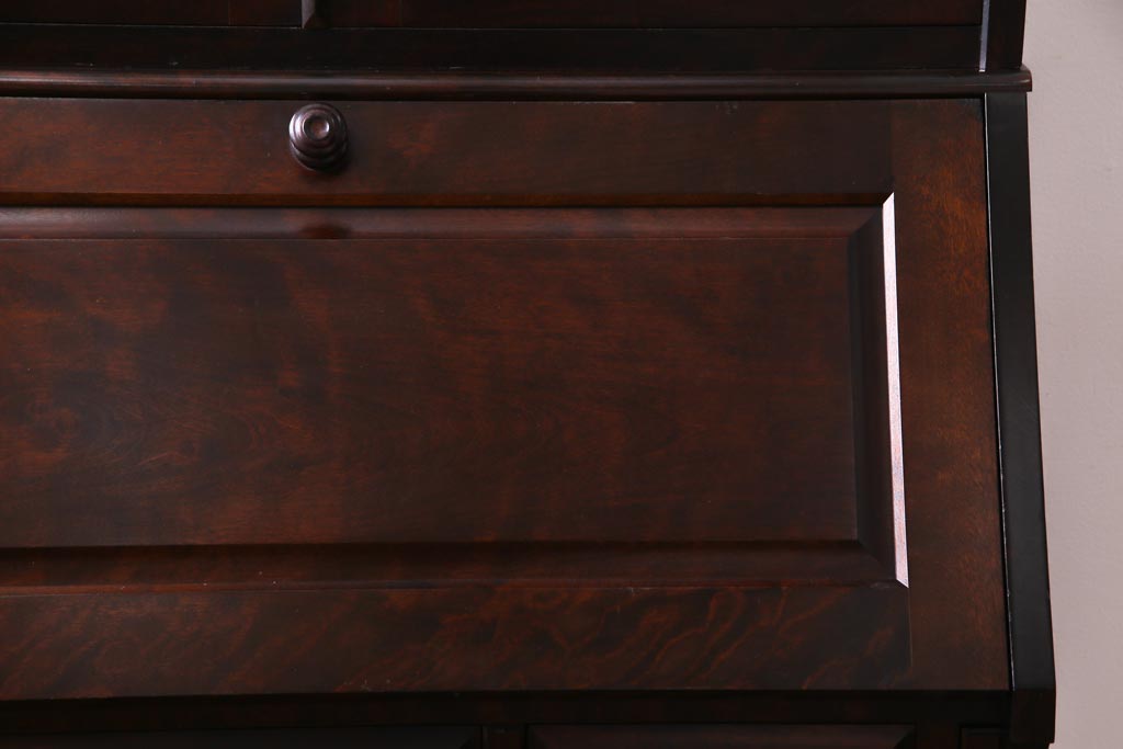 中古　北海道民芸家具　深みのある美しい木肌が上品な雰囲気漂うビューローブックケース(ライティングビューロー、机、本箱、収納棚)(定価約49万円)