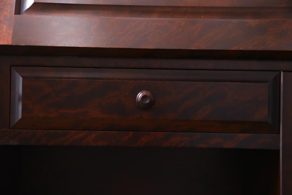 中古　北海道民芸家具　深みのある美しい木肌が上品な雰囲気漂うビューローブックケース(ライティングビューロー、机、本箱、収納棚)(定価約49万円)