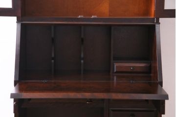 中古　北海道民芸家具　深みのある美しい木肌が上品な雰囲気漂うビューローブックケース(ライティングビューロー、机、本箱、収納棚)(定価約49万円)