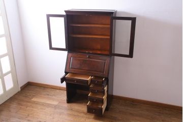 中古　北海道民芸家具　深みのある美しい木肌が上品な雰囲気漂うビューローブックケース(ライティングビューロー、机、本箱、収納棚)(定価約49万円)