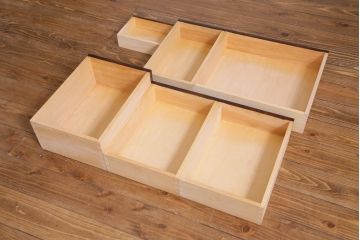 中古　北海道民芸家具　深みのある美しい木肌が上品な雰囲気漂うビューローブックケース(ライティングビューロー、机、本箱、収納棚)(定価約49万円)