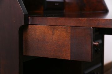 中古　北海道民芸家具　深みのある美しい木肌が上品な雰囲気漂うビューローブックケース(ライティングビューロー、机、本箱、収納棚)(定価約49万円)
