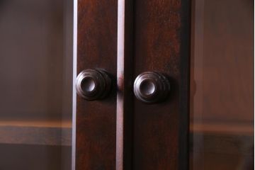 中古　北海道民芸家具　深みのある美しい木肌が上品な雰囲気漂うビューローブックケース(ライティングビューロー、机、本箱、収納棚)(定価約49万円)
