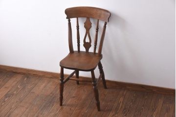 アンティーク家具　イギリスアンティーク　木のぬくもりと品のある佇まいが魅力的なチェア(ダイニングチェア、板座チェア)(1)