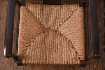 中古　松本民芸家具　#77型　ラッシ座(ガマ座)の曲肘イス(アームチェア、椅子)(定価約23万円)(1)