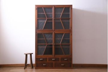レトロ家具　昭和期　ラワン材　レトロモダンな扉の二段キャビネット(収納棚、食器棚)