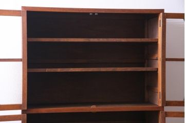 レトロ家具　昭和期　ラワン材　レトロモダンな扉の二段キャビネット(収納棚、食器棚)