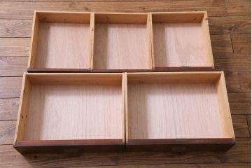 レトロ家具　昭和期　ラワン材　レトロモダンな扉の二段キャビネット(収納棚、食器棚)