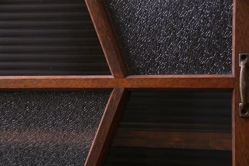 レトロ家具　昭和期　ラワン材　レトロモダンな扉の二段キャビネット(収納棚、食器棚)