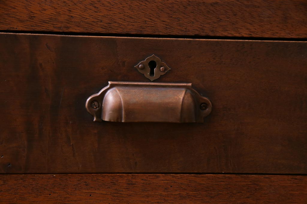 レトロ家具　昭和期　ラワン材　レトロモダンな扉の二段キャビネット(収納棚、食器棚)