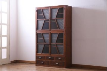 レトロ家具　昭和期　ラワン材　レトロモダンな扉の二段キャビネット(収納棚、食器棚)