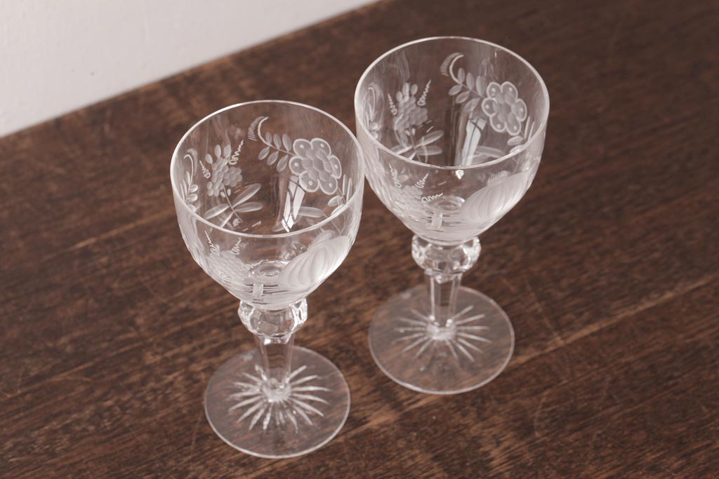 中古　MEISSEN(マイセン)　ブルーオニオン　グラヴィール彫刻が目を引くペアゴブレット(グラス)