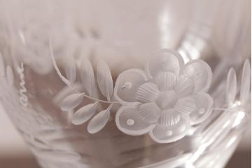 中古　MEISSEN(マイセン)　ブルーオニオン　グラヴィール彫刻が目を引くペアゴブレット(グラス)