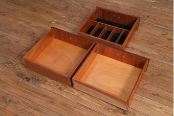 ヴィンテージ家具　北欧ビンテージ　G-PLAN　BBシリーズ　引き手がおしゃれな雰囲気を高めるサイドボード(リビングボード、収納棚)(1)