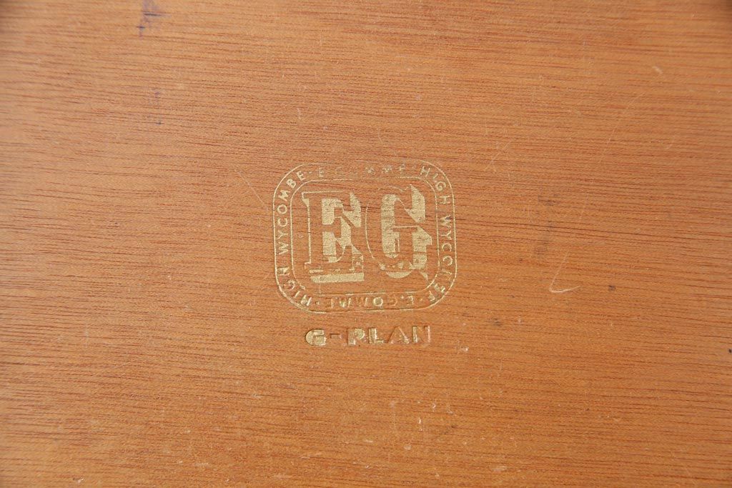 ヴィンテージ家具　北欧ビンテージ　G-PLAN　BBシリーズ　引き手がおしゃれな雰囲気を高めるサイドボード(リビングボード、収納棚)(1)