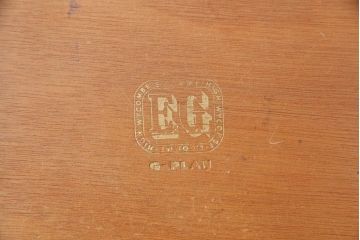 ヴィンテージ家具　北欧ビンテージ　G-PLAN　BBシリーズ　引き手がおしゃれな雰囲気を高めるサイドボード(リビングボード、収納棚)(1)