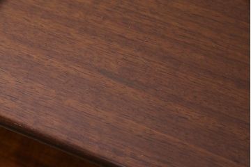 ヴィンテージ家具　北欧ビンテージ　G-PLAN　BBシリーズ　引き手がおしゃれな雰囲気を高めるサイドボード(リビングボード、収納棚)(1)