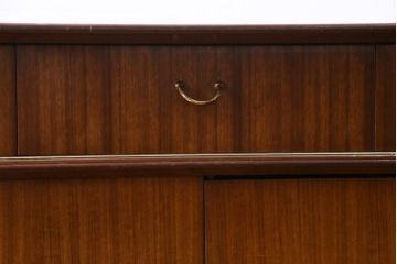 ヴィンテージ家具　北欧ビンテージ　G-PLAN　BBシリーズ　引き手がおしゃれな雰囲気を高めるサイドボード(リビングボード、収納棚)(1)