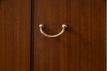 ヴィンテージ家具　北欧ビンテージ　G-PLAN　BBシリーズ　引き手がおしゃれな雰囲気を高めるサイドボード(リビングボード、収納棚)(1)