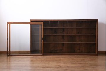 レトロ家具　和製アンティーク　大正昭和初期　前面ナラ材　レトロな佇まいが味わい深い薄型のガラス収納棚(戸棚、サイドボード)