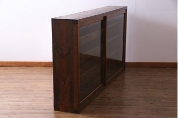 レトロ家具　和製アンティーク　大正昭和初期　前面ナラ材　レトロな佇まいが味わい深い薄型のガラス収納棚(戸棚、サイドボード)