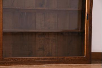 レトロ家具　和製アンティーク　大正昭和初期　前面ナラ材　レトロな佇まいが味わい深い薄型のガラス収納棚(戸棚、サイドボード)