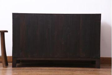 アンティーク家具　和製アンティーク　前面・供縁ケヤキ材　上品な印象あたえる脚付き仙台箪笥ローボード(衣装箪笥、引き出し、チェスト)