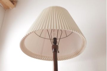 中古　松本民芸家具　上質さを際立たせるデザインのA型フロアスタンド(照明)