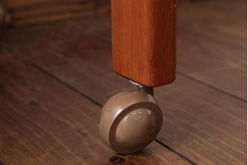 ヴィンテージ家具　イギリスビンテージ　チーク材　レトロな雰囲気漂うシンプルなワゴン(トロリー)