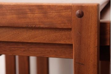 ヴィンテージ家具　北欧ビンテージ　チーク材の褐色が温もり溢れるネストテーブル(サイドテーブル)