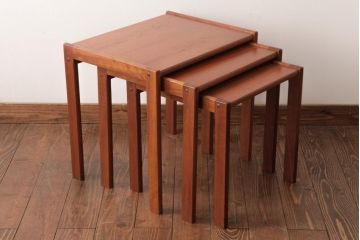 ヴィンテージ家具　北欧ビンテージ　チーク材の褐色が温もり溢れるネストテーブル(サイドテーブル)