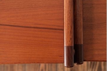 ヴィンテージ家具　北欧ビンテージ　チーク材の褐色が温もり溢れるネストテーブル(サイドテーブル)