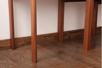 ヴィンテージ家具　北欧ビンテージ　チーク材の褐色が温もり溢れるネストテーブル(サイドテーブル)