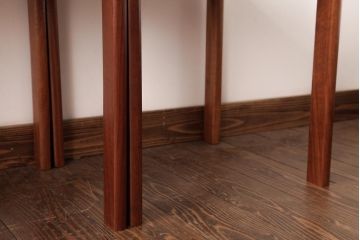 ヴィンテージ家具　北欧ビンテージ　チーク材の褐色が温もり溢れるネストテーブル(サイドテーブル)