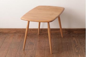 ヴィンテージ家具　イギリスビンテージ　ERCOL(アーコール)　ニレ材　ナチュラルな色味のコーヒーテーブル(センターテーブル)