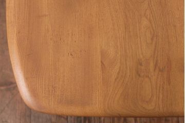 ヴィンテージ家具　イギリスビンテージ　ERCOL(アーコール)　ニレ材　ナチュラルな色味のコーヒーテーブル(センターテーブル)