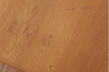ヴィンテージ家具　イギリスビンテージ　ERCOL(アーコール)　ニレ材　ナチュラルな色味のコーヒーテーブル(センターテーブル)